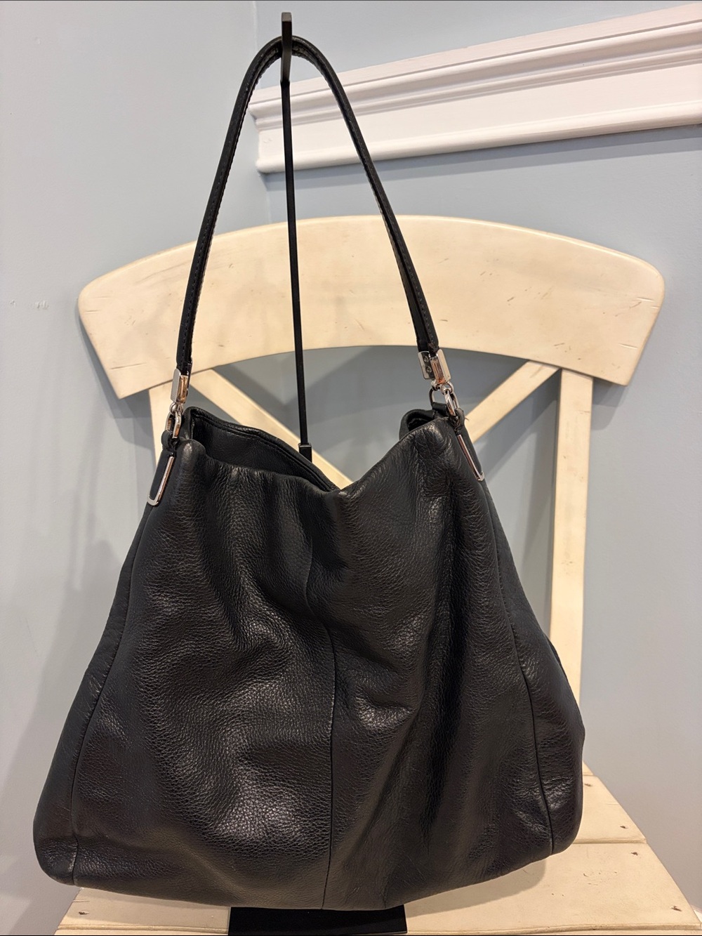 Coach Classic Black Leather Shoulder Bag - Timeless Everyday Tote